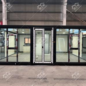 Tienda de café totalmente transparente disponible casas prefabricadas cabañas planas de campamento en el bosque moderno